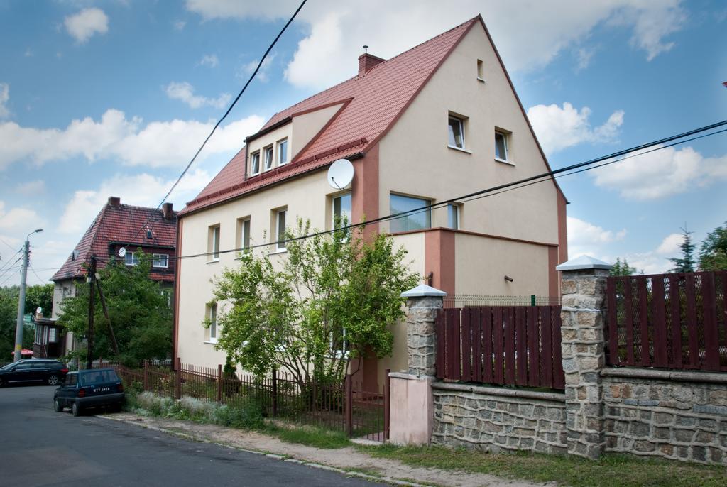 Guest House Wanda Валбжих Екстер'єр фото
